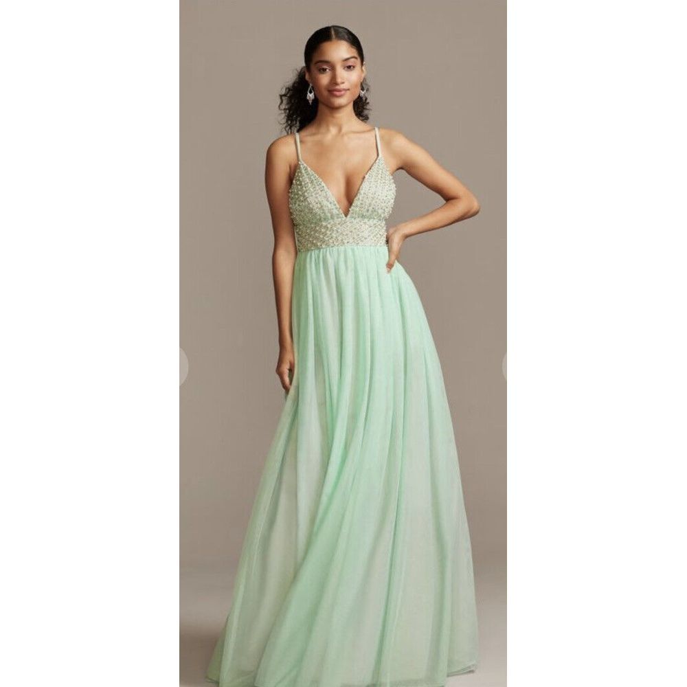 Speechless  Teen prom dress mint color Size 5 NWT‎ Formal gown
